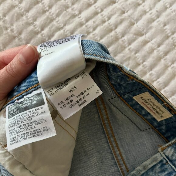 Levi's 501 Shorts - Picture 4 of 4